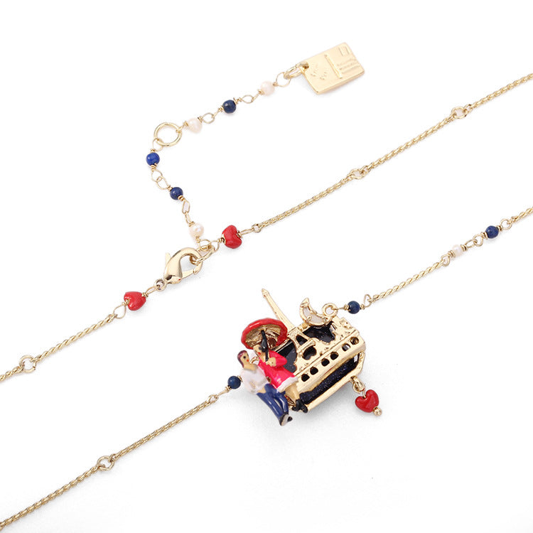 品多く Strolling Lovers Under Necklace Pendant Tower Eiffel the アクセサリー
