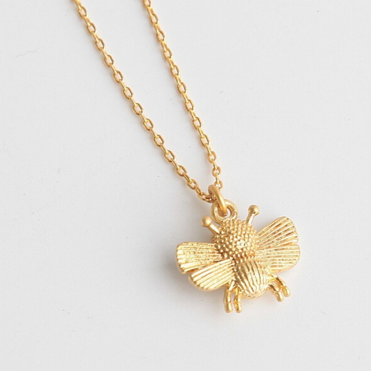 Kate Spade Pave Crystal Bumble Bee Necklace | Bumble bee necklace, Bee  necklace, Kate spade jewelry necklace
