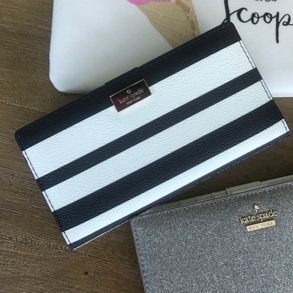 Hyde Lane Black and White Stripe Stacy Wallet Seven Season